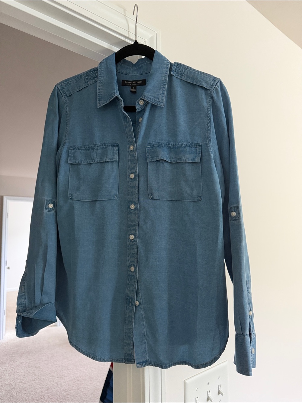 Banana Republic Button-Up Shirt - Casual Long Sleeve